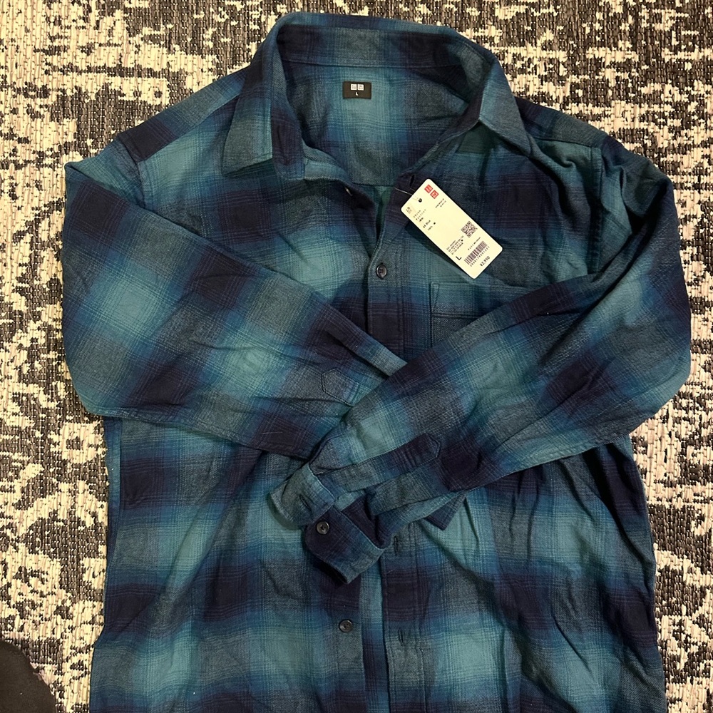 Uniqlo Men's Navy and Teal Plaid Shirt